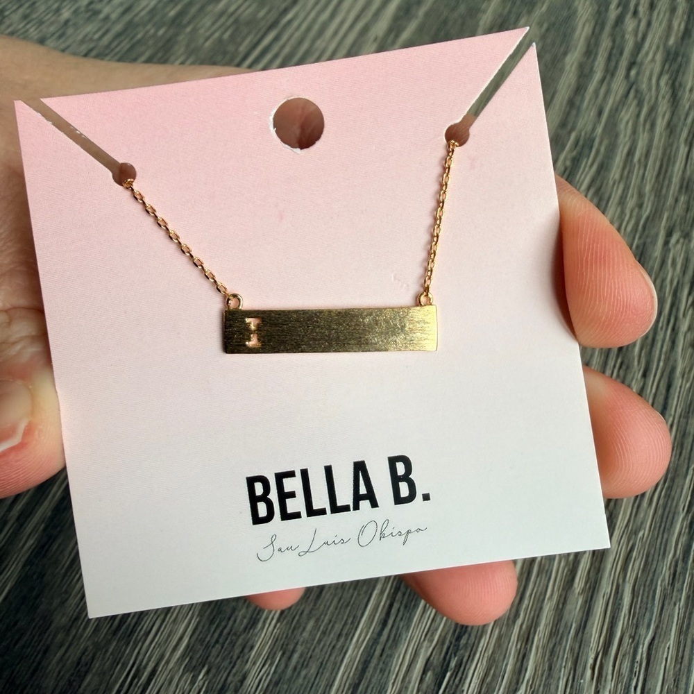 Gold Bar Initial Necklace "I"